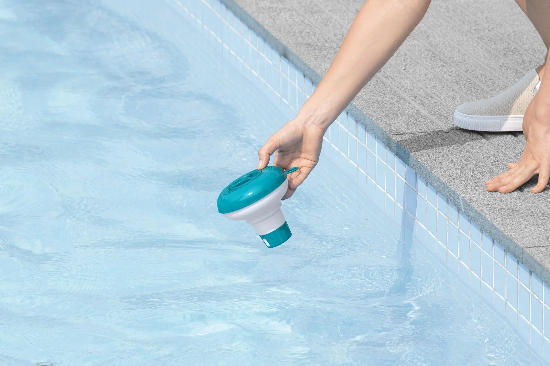 Pool & Hot Tub Chlorine Dispenser 5" Chemical Floater - Image 8