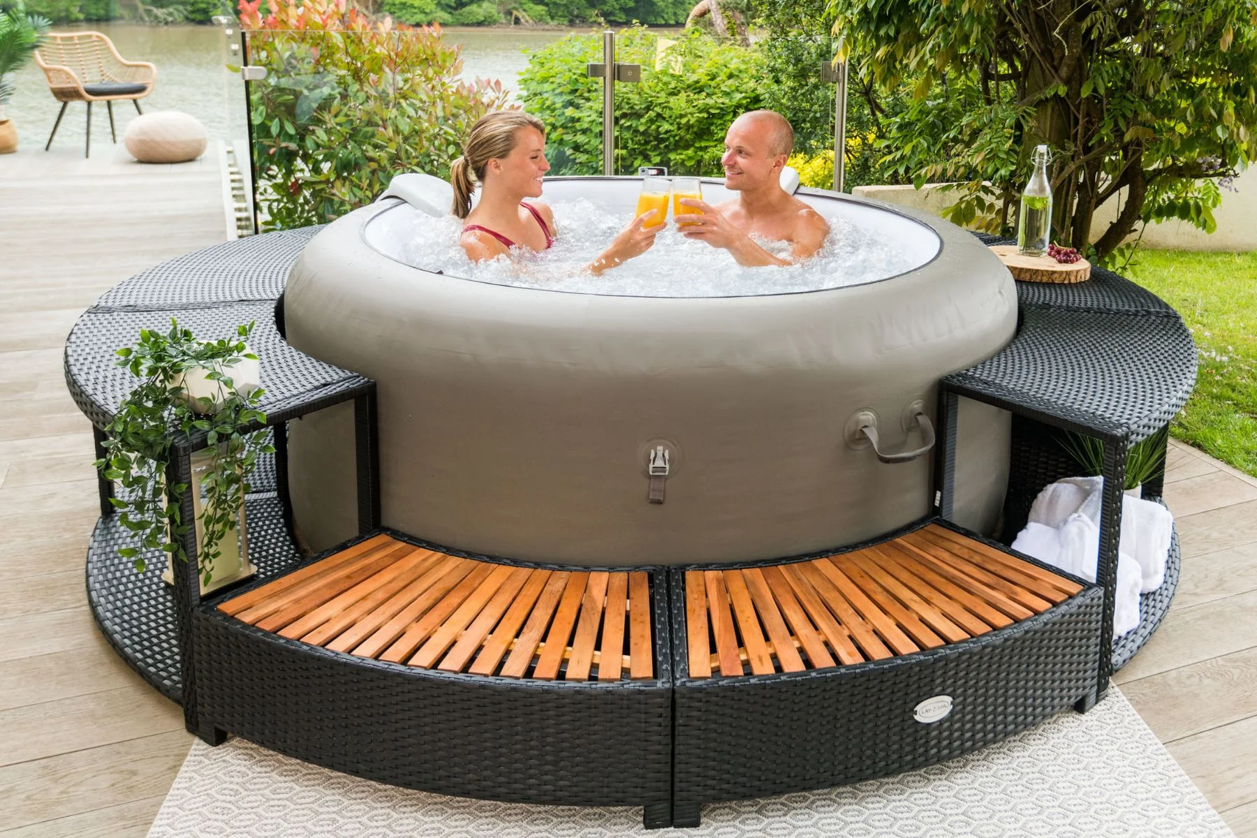 Round Rattan Hot Tub Surround 180cm Black - Image 4